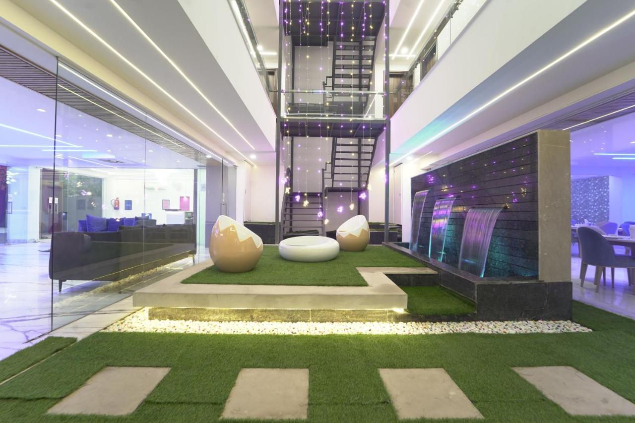Vaabi Saabi Hotel Gurgaon Bagian luar foto