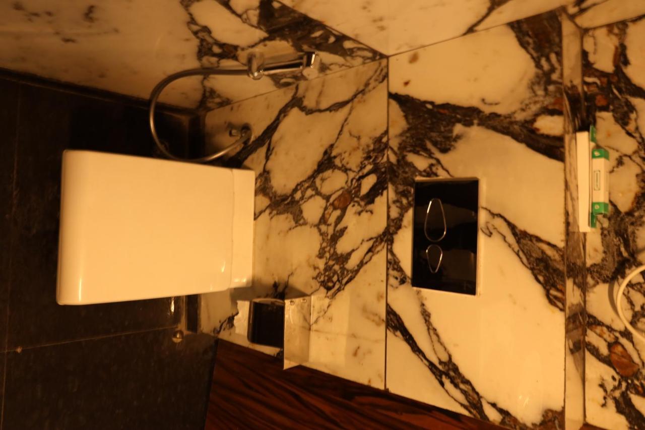 Vaabi Saabi Hotel Gurgaon Bagian luar foto