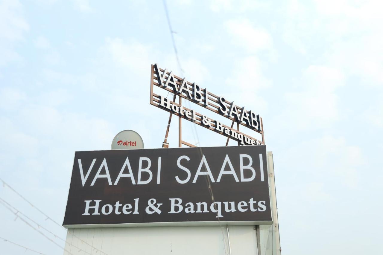 Vaabi Saabi Hotel Gurgaon Bagian luar foto