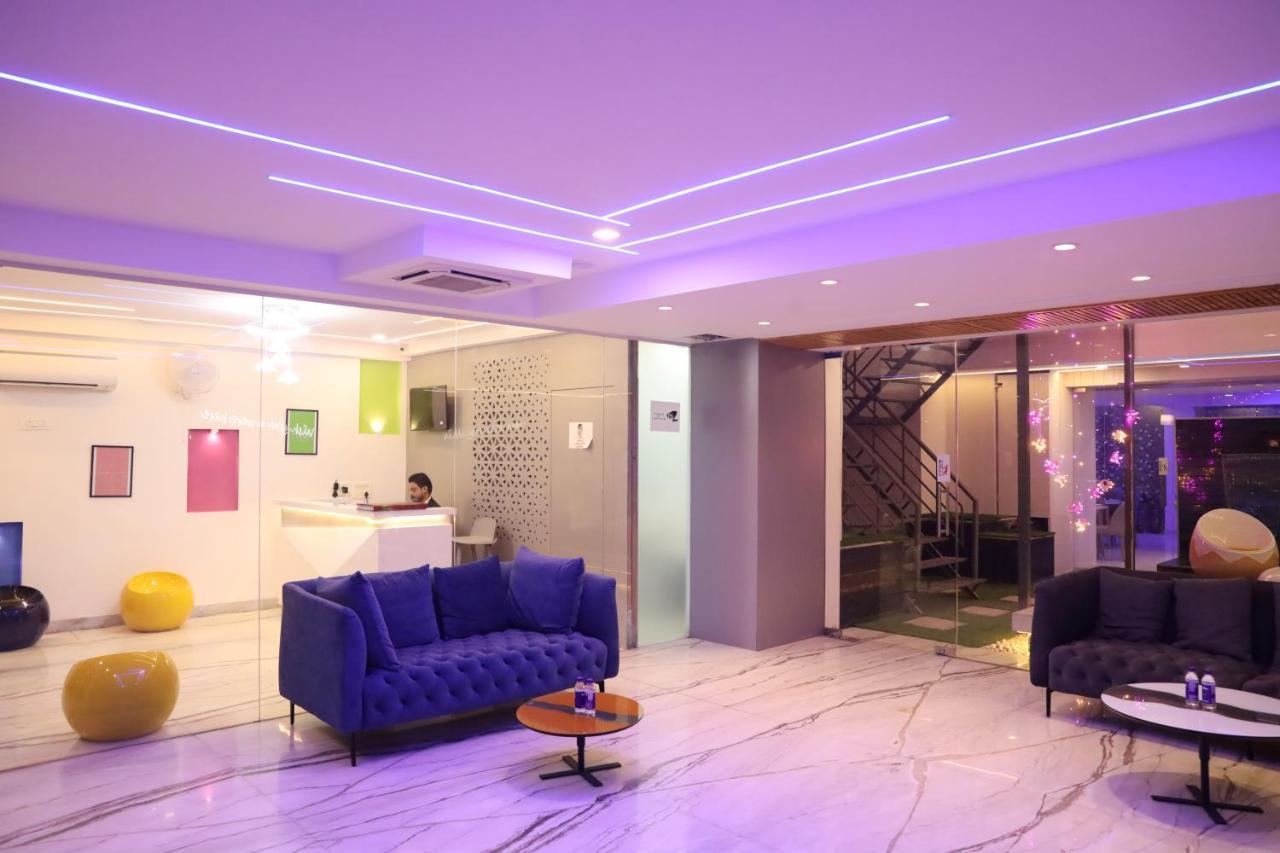Vaabi Saabi Hotel Gurgaon Bagian luar foto